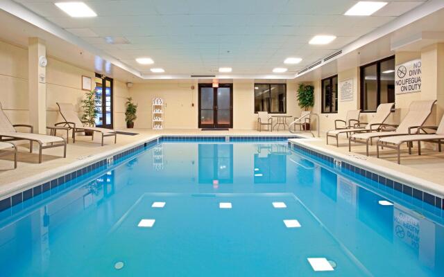 Holiday Inn Express Richmond Airport by IHG