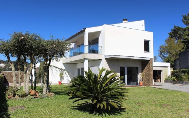 Lovely Holiday Home With Garden