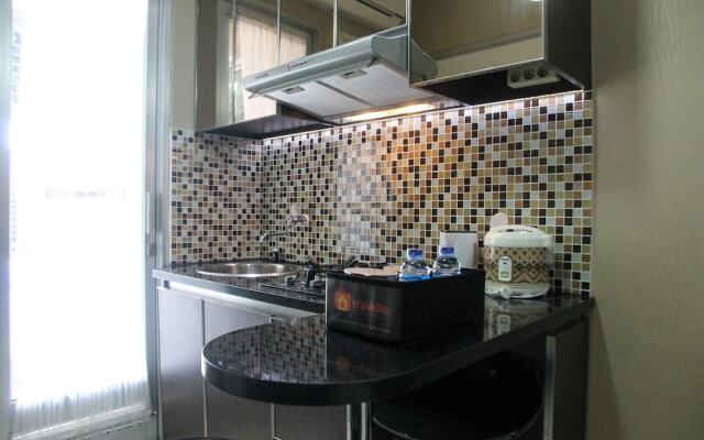 Clean and Cozy 2BR at Green Bay Apartment