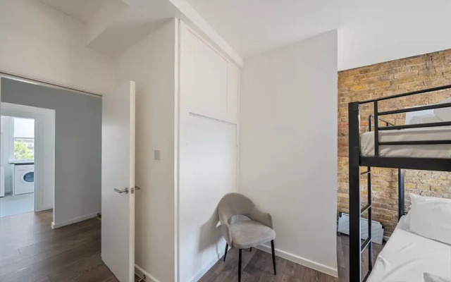 Large 1 Bedroom Studio in Old St