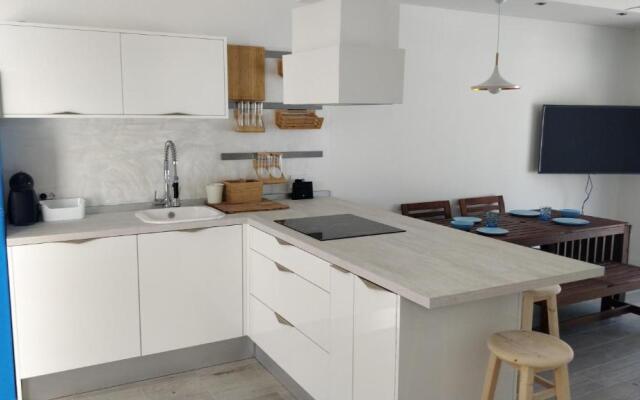 New Deluxe Sunny Bungalow