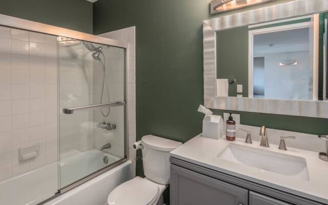 Stylish 1BR Apt Old Town by WanderJaunt