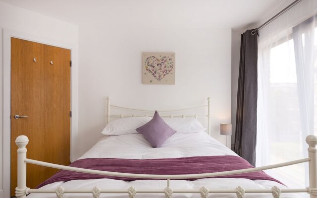 Spacious & Modern 3 Bedroom Apt Near Canary Wharf