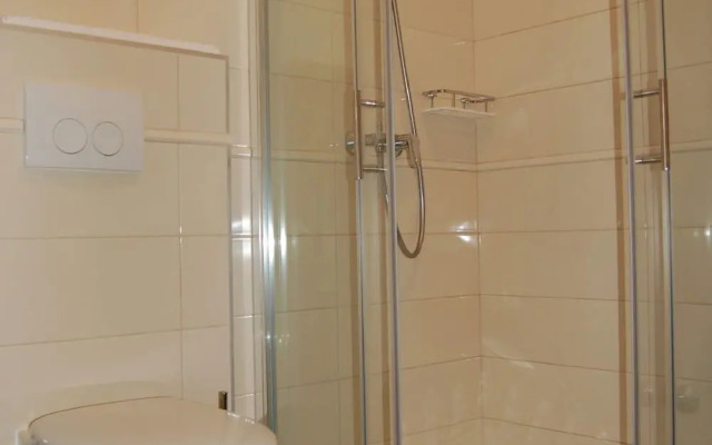 Spacious Apartment in Veli Rat With Courtyard
