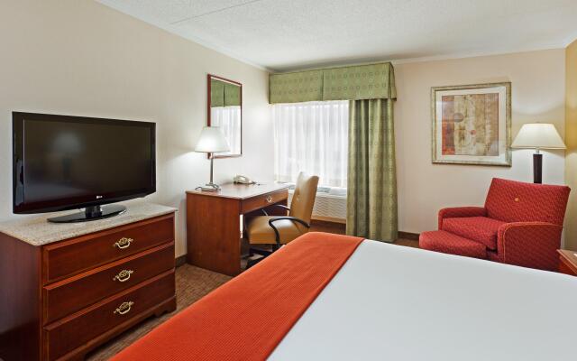 Holiday Inn Express & Suites Greensboro-(I-40 Wendover), an IHG Hotel