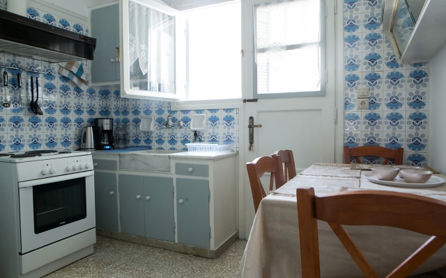 Best House, Larisis Metro, Athens