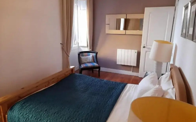 Modern 2-bed Apartment - Heart of Downtown Lisbon