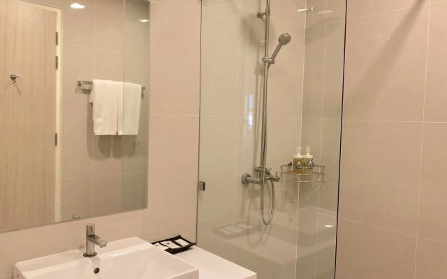 Porestva Hotel Sriracha
