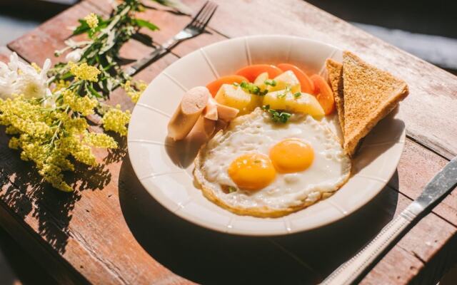 Boon Home Stay Arts and Crafts