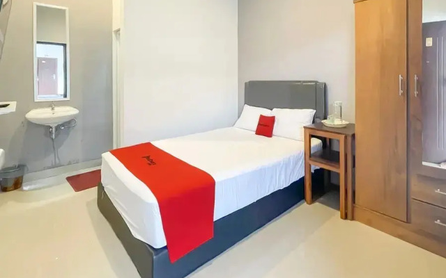 RedDoorz Plus near Alun Alun Kota Blora