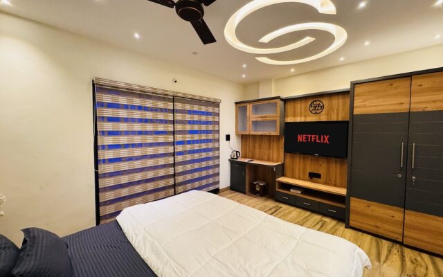 HomeEscape Luxe 2BHK Penthouse Near LIG
