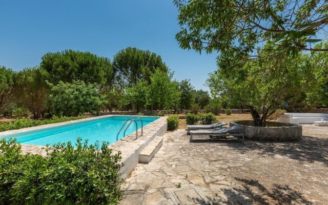 2496 Trullo Chiaro di Luna by Perle di Puglia