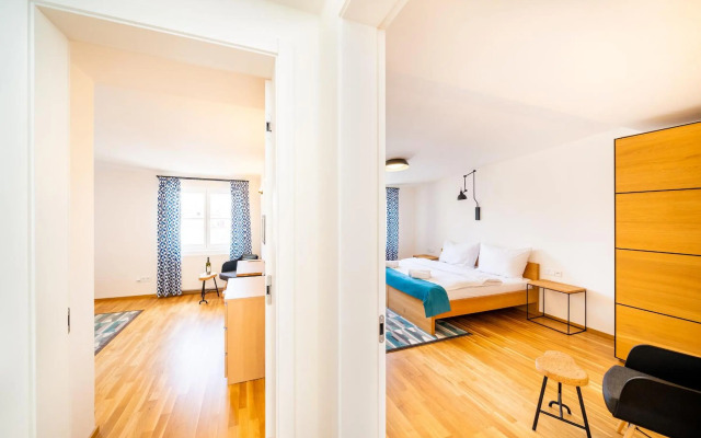 5BR+3.5BT Wilson Central apt.