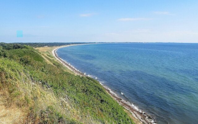 Modern Holiday Home in Humble With Terrace