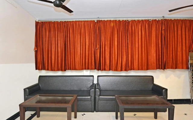 OYO 27751 Ashwarya Service Apartment