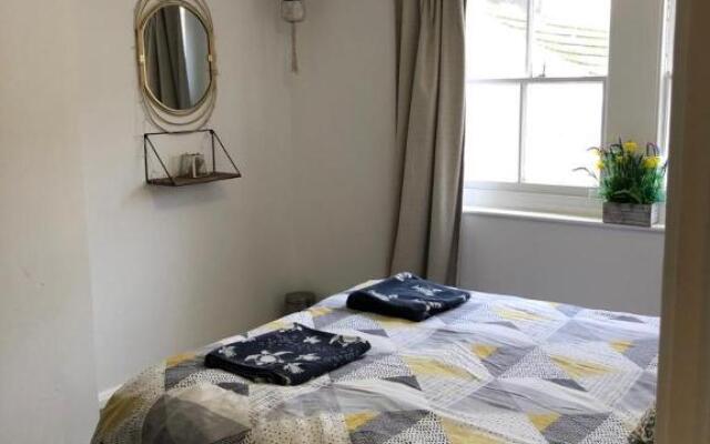 Recently Refurbished Old Town Apartment