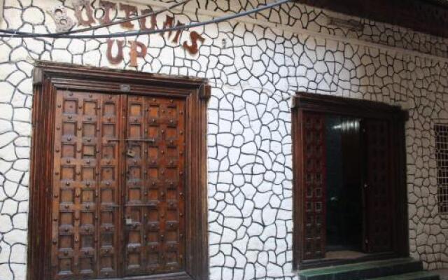 Bottoms Up Hostel