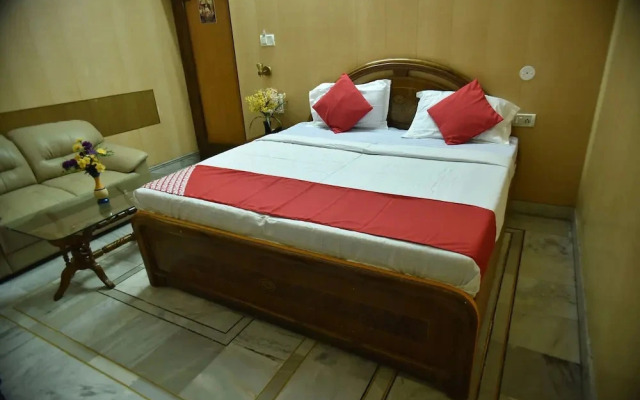 Mid City Hotel by OYO Rooms