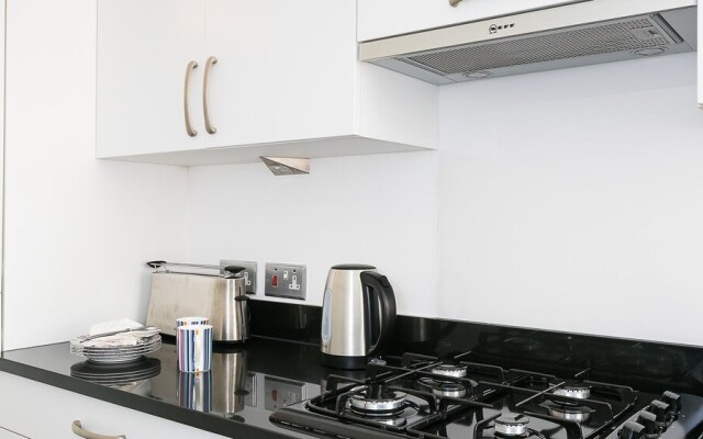 Traditional, Warm 1BR Flat in Maida Vale