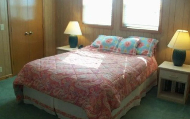 Long Grass 5 Bedroom Home by RedAwning