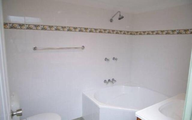 Berry, 16 East Street