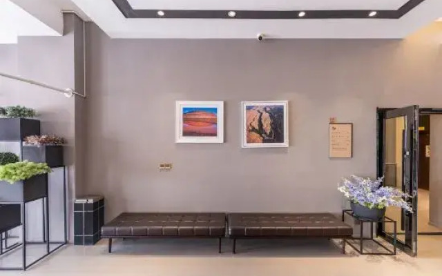 Hongcheng Hotel (Turpan Silk Avenue Government Affairs Service Center Branch)