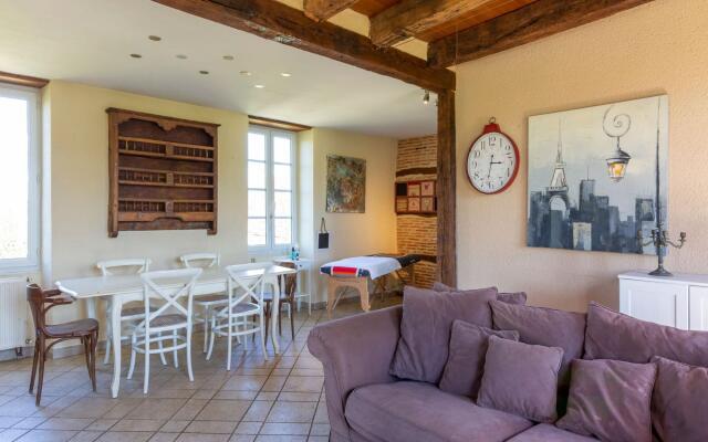 Fantastic Holiday Home in Dégagnac with Jacuzzi