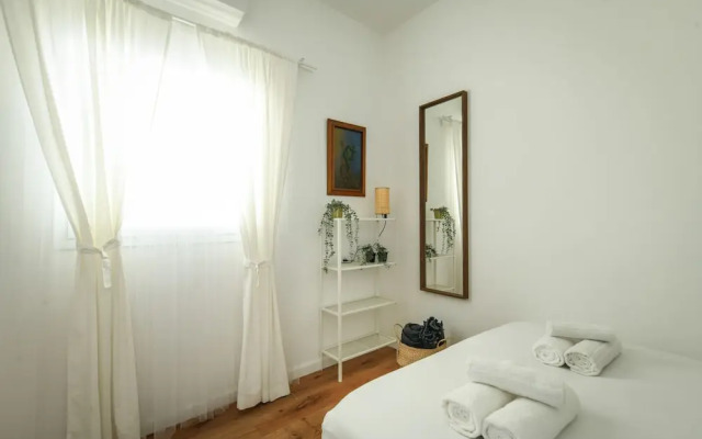 Stylish 2BD Bauhaus Apt w Balcony