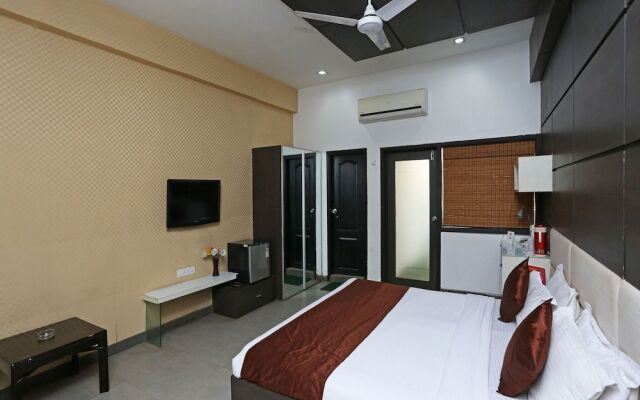 OYO 11939 Hotel Queens Club of India