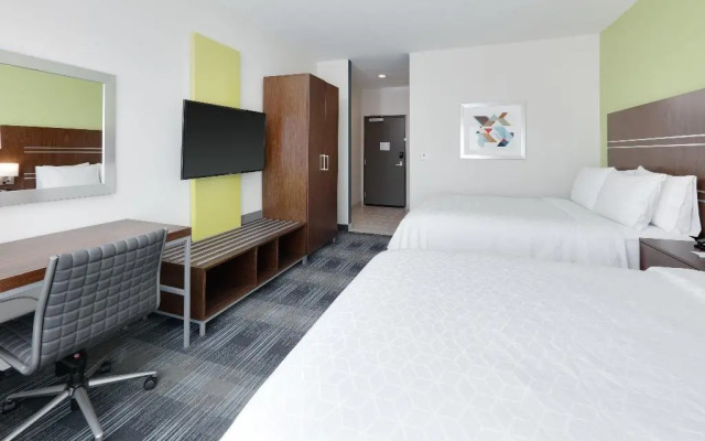 Holiday Inn Express & Suites Farmers Branch
