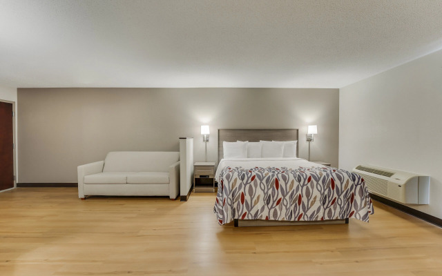 Red Roof Inn & Suites Newport – Middletown, RI