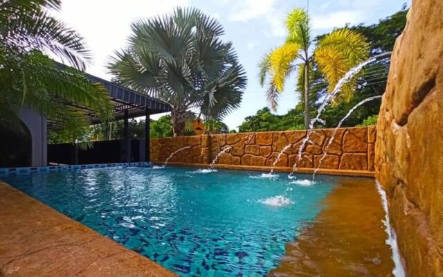Tambun Pool Villa