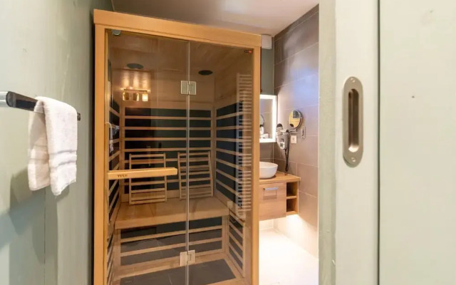 Stylish Retreat With Sauna