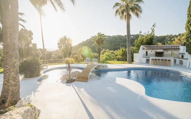 Superb Villa With Private Lagoon Pool