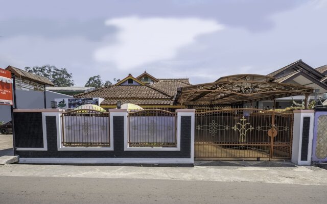 Puri Cikole Asri by OYO Rooms