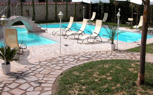 Venus Apartment 45 People