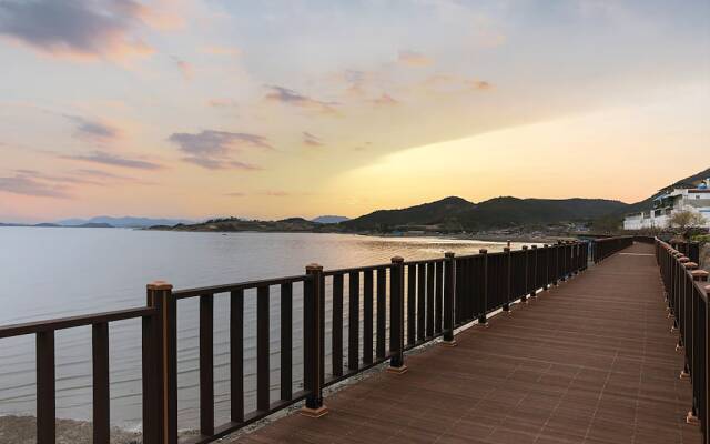 Yeosu Gold Light Pension