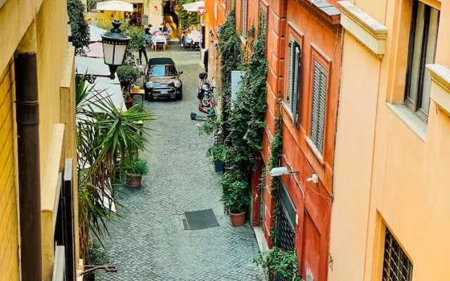 Trevi Fountain Stylish Guesthouse