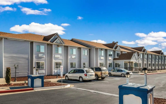 Quality Inn & Suites near NAS Fallon
