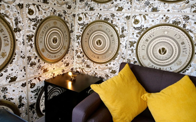 Ultra Deluxe Versace Apartment Near Sheffield