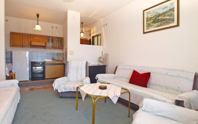 Apartment 1586