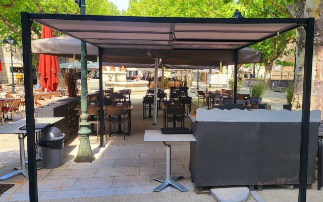 Hôtel Restaurant L'Oustaloun