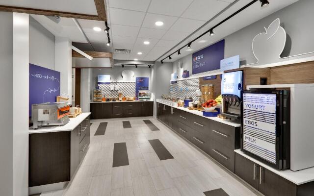 Holiday Inn Express & Suites Plano East - Richardson by IHG