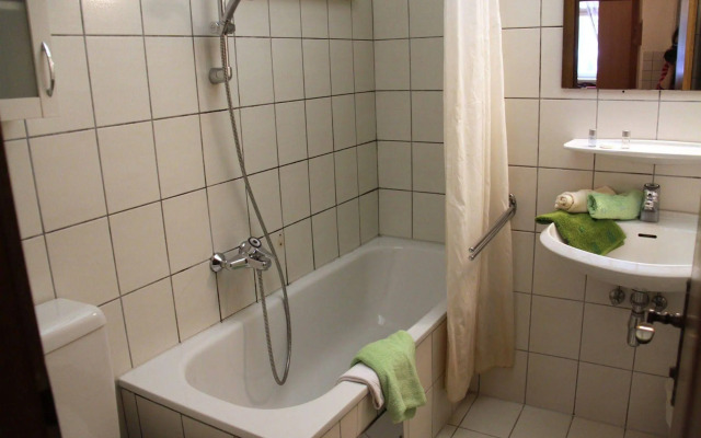 CheckVienna Edelhof Apartments