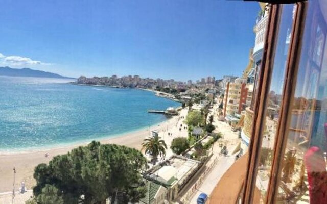 Monte Cristo Hotel with Rooftop Pool