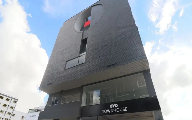 Sumithra Inn by OYO Rooms