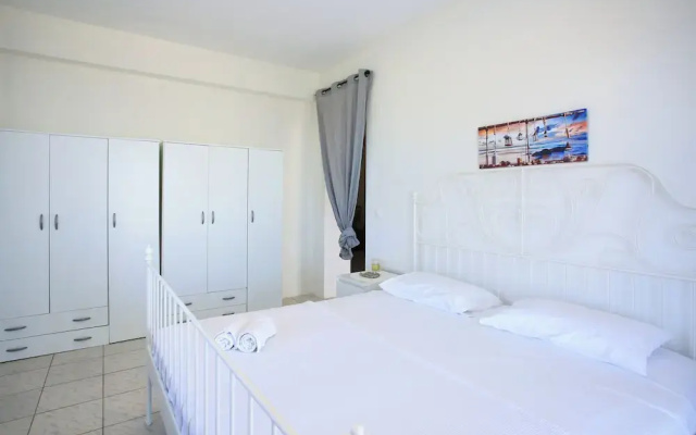 Villa With 180 Degree Sea View - Sleeps 2-6