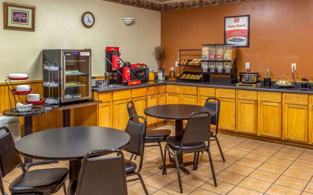 Econo Lodge Inn & Suites Newton