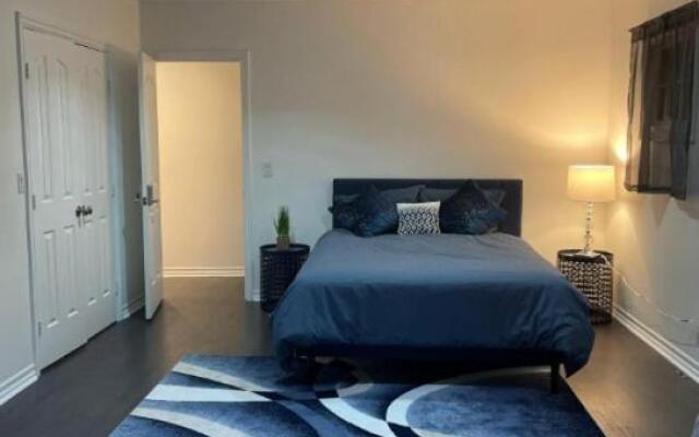 Spacious 1Bed, 1 Bath in Beverly Hills