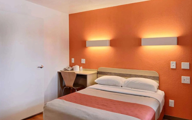 Travelodge by Wyndham Brattleboro VT